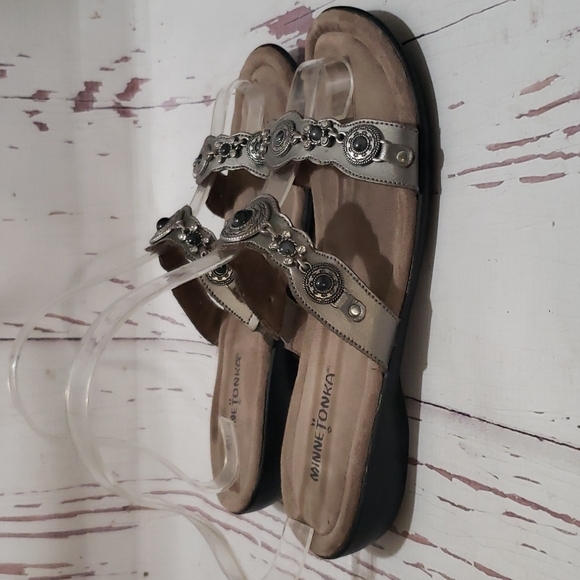 Minnetonka 8 gray silver metal beads sandals - Picture 3 of 6